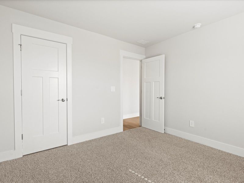 Spacious, unfurnished interior of a new home in Crossing at Abner Creek, Greer (Image 19).