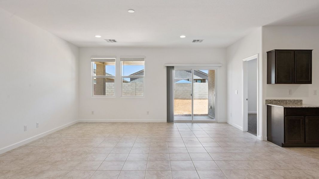 Spacious, unfurnished interior of a new home in Carlton Commons, Casa Grande (Image 14). Spacious, unfurnished interior of a new home in Carlton Commons, Casa Grande (Image 14).