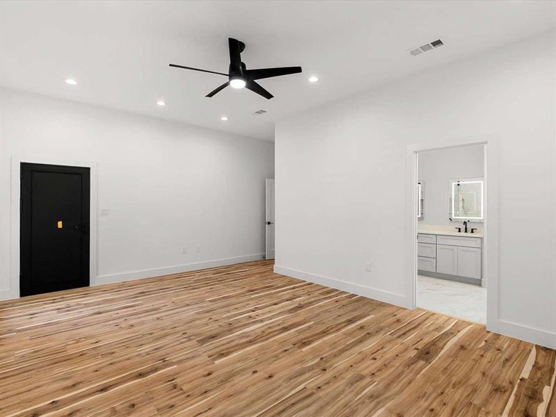 Spacious, unfurnished interior of a new home in , Flower Mound (Image 24).