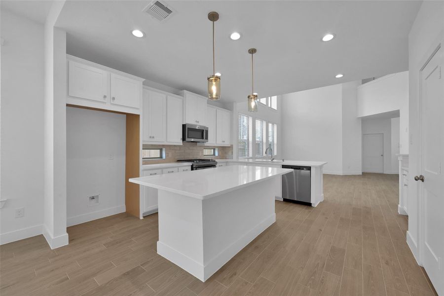 Furnished interior view inside a new home in Evergreen, Conroe (Image 7). Furnished interior view inside a new home in Evergreen, Conroe (Image 7).