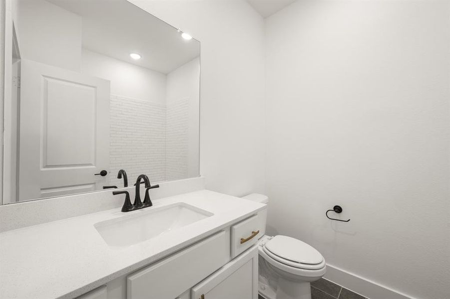 1529 Laurel- Bathroom-5227 1529 Laurel- Bathroom-5227