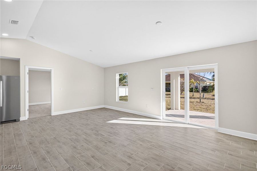 Spacious, unfurnished interior of a new home in Cape Coral, Cape Coral (Image 12).