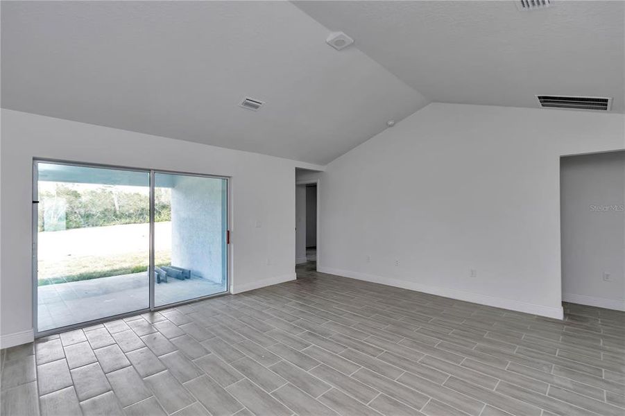 Spacious, unfurnished interior of a new home in , Ocala (Image 40).