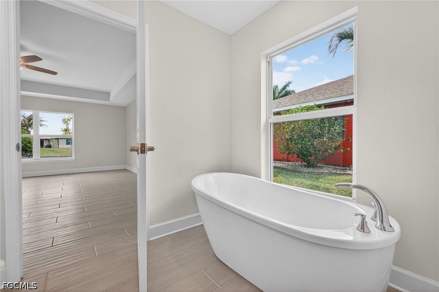 Furnished interior view inside a new home in Cape Coral, Cape Coral (Image 10).