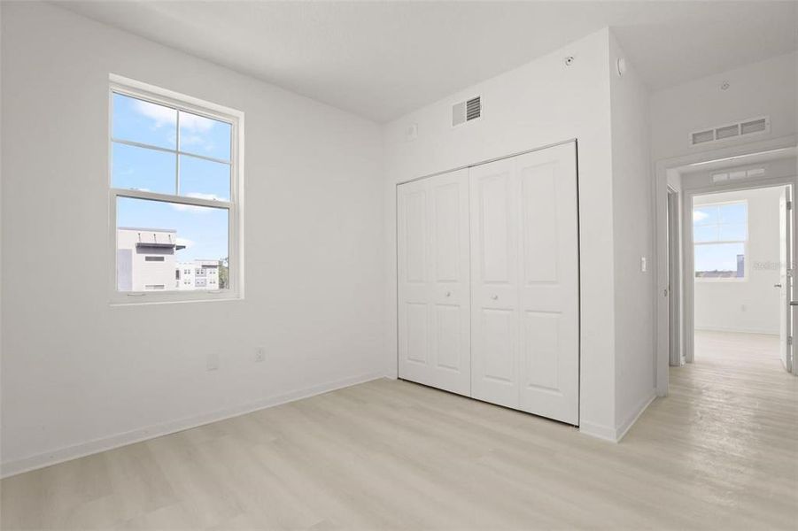 Spacious, unfurnished interior of a new home in , Orlando (Image 34).