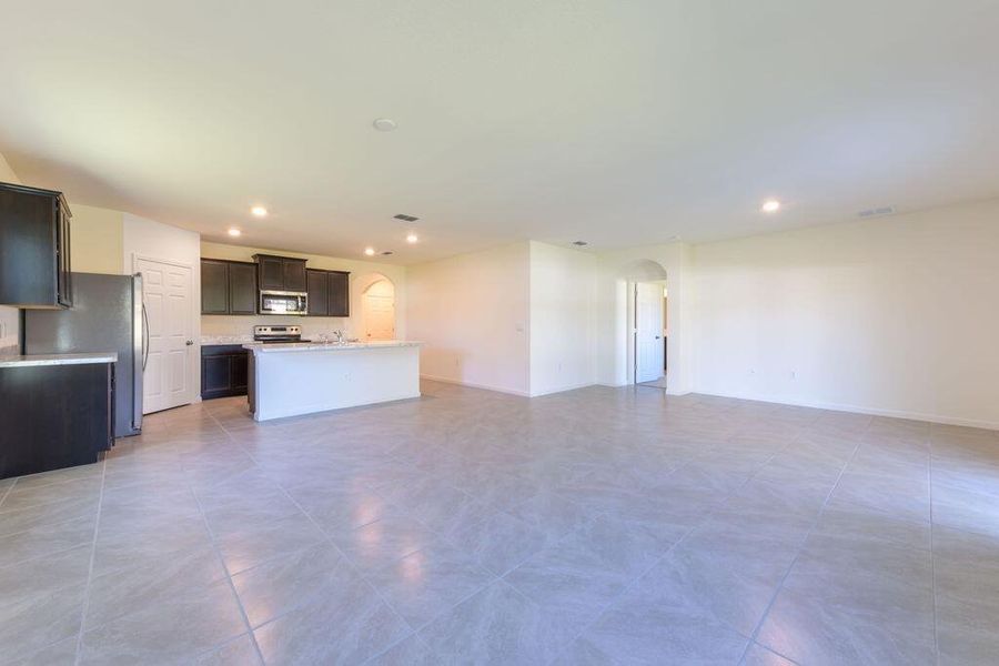 Spacious, unfurnished interior of a new home in , Port St. Lucie (Image 18).
