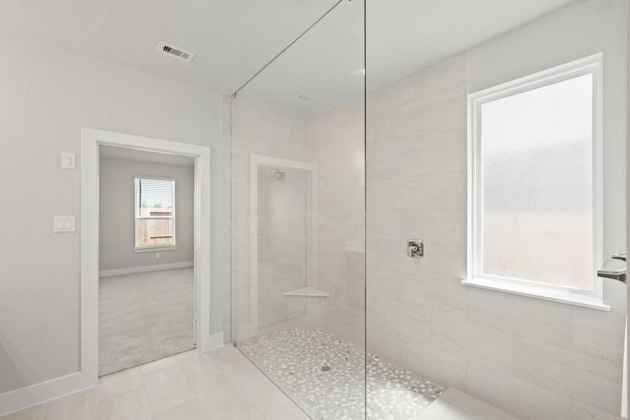 Spacious, unfurnished interior of a new home in Briarwood Crossing, Rosenberg (Image 29).