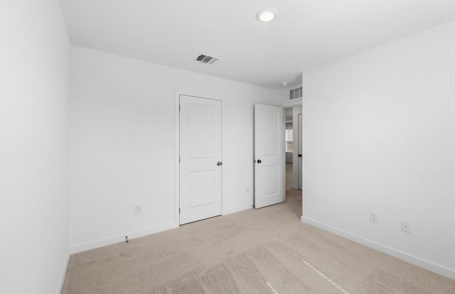 Spacious, unfurnished interior of a new home in Vantage, San Marcos (Image 25).
