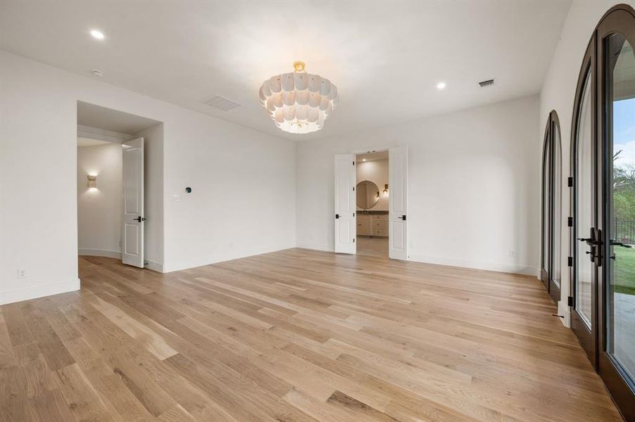 Spacious, unfurnished interior of a new home in The Resort on Eagle Mt. Lake, Fort Worth (Image 24).
