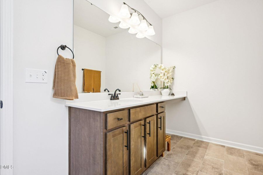 29-web-or-mls-Commons Cir-S2511-029