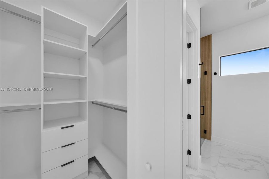 Spacious, unfurnished interior of a new home in , Lehigh Acres (Image 25).