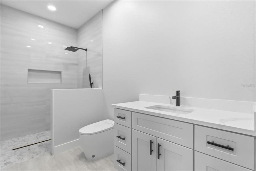 Furnished interior view inside a new home in , Dunnellon (Image 6).