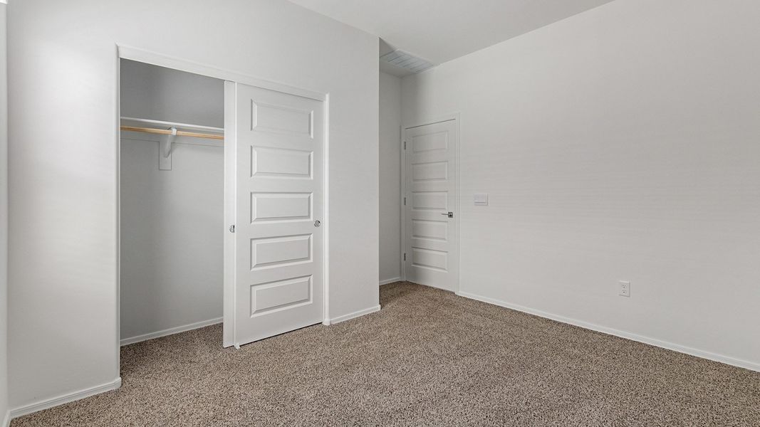 Spacious, unfurnished interior of a new home in Barnett Village, Marana (Image 34).