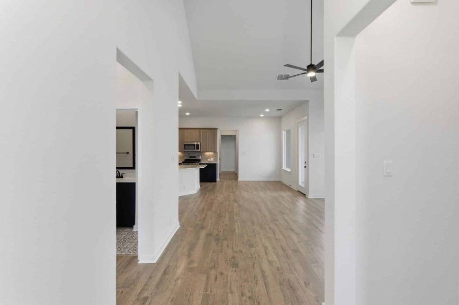 Spacious, unfurnished interior of a new home in The Crossvine, Schertz (Image 18). Spacious, unfurnished interior of a new home in The Crossvine, Schertz (Image 18).