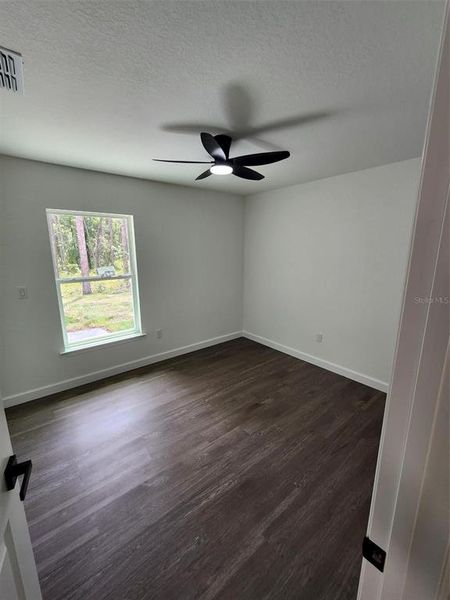 Spacious, unfurnished interior of a new home in , Dunnellon (Image 8).