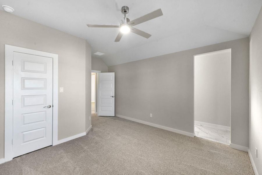 Spacious, unfurnished interior of a new home in Briarwood Crossing, Rosenberg (Image 33).