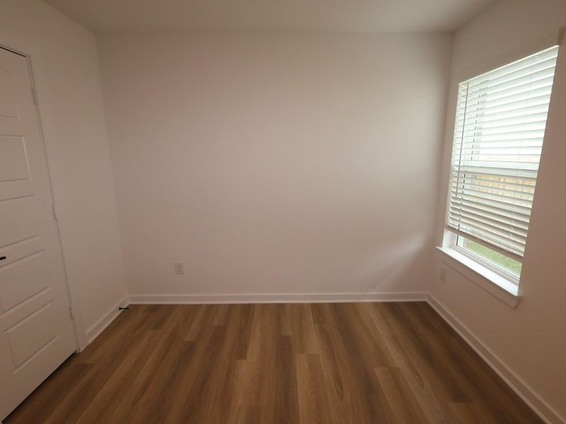 Spacious, unfurnished interior of a new home in Miller's Pond, Rosenberg (Image 21).