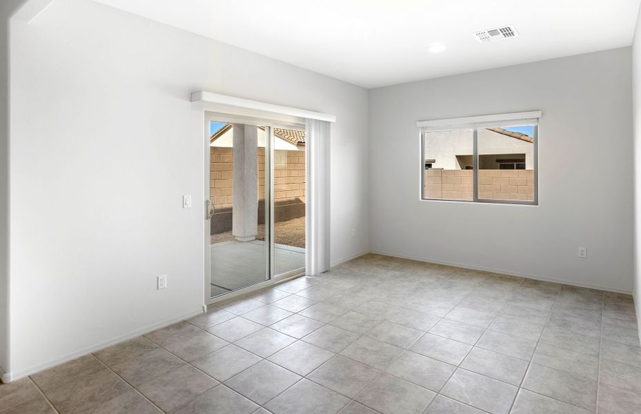 Spacious, unfurnished interior of a new home in Copper Falls, Buckeye (Image 9).