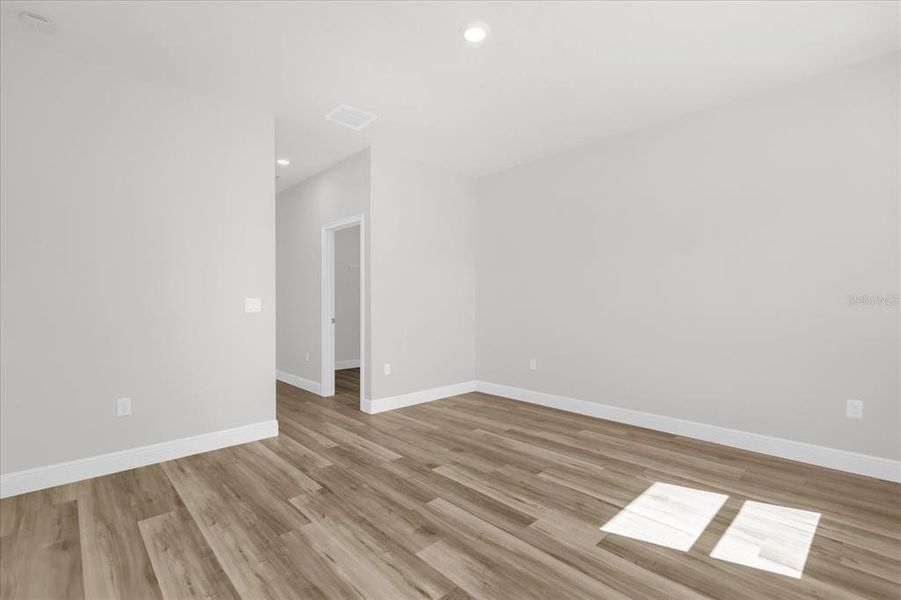 Spacious, unfurnished interior of a new home in , Ocala (Image 16).