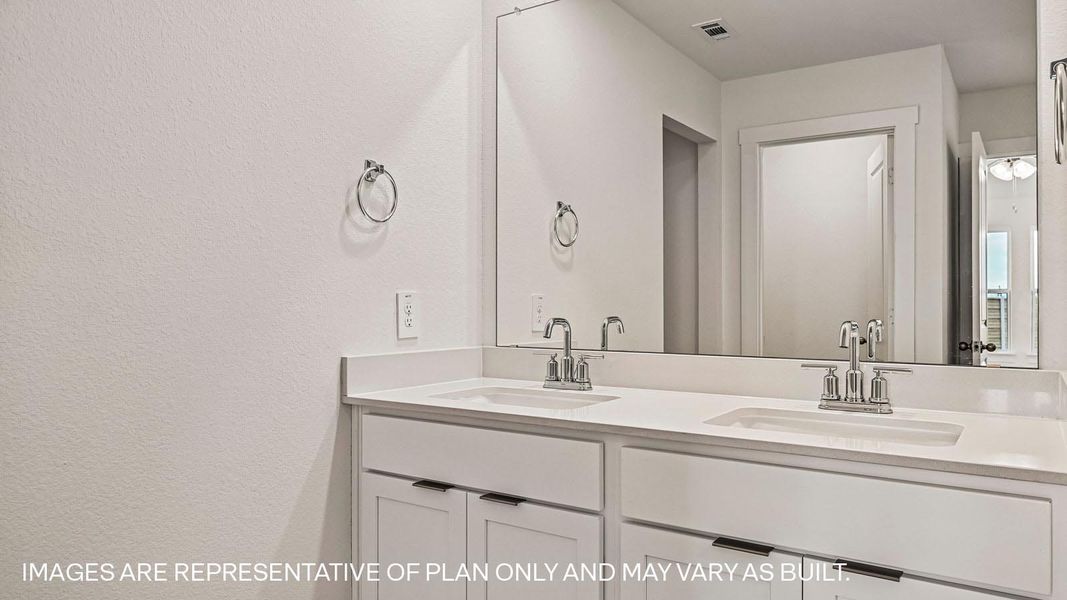 Representative interior finishes for a home built from the The Irvine by D.R. Horton in Monarch Ranch, Manor (Image 15).