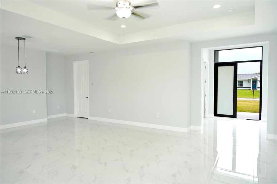 Spacious, unfurnished interior of a new home in , Cape Coral (Image 19).
