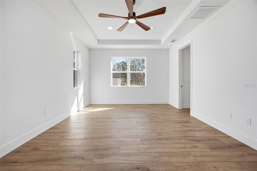 Spacious, unfurnished interior of a new home in , Dunnellon (Image 30).