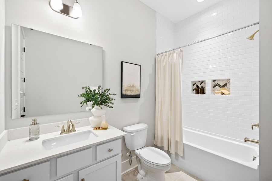 Furnished interior view inside a new home in Edgewater - Harbor Pointe, Lancaster (Image 14).