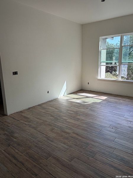 Spacious, unfurnished interior of a new home in , Canyon Lake (Image 3).