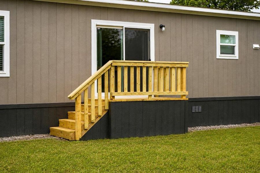 Exterior details and patio area of a home in , Runaway Bay (Image 28).