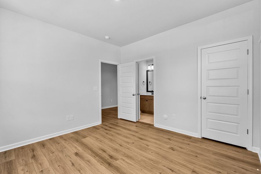 Spacious, unfurnished interior of a new home in Fieldstone, Lexington (Image 28).