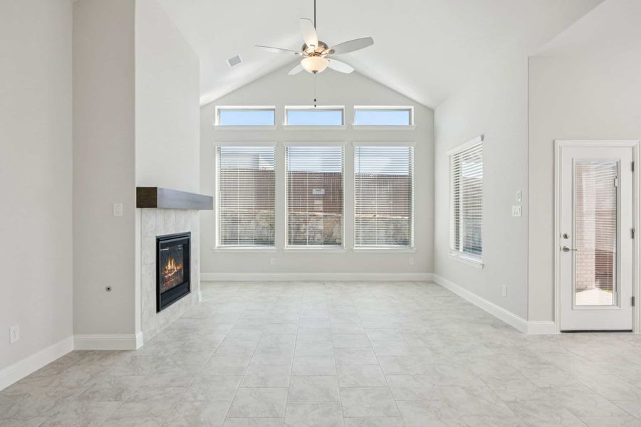 Spacious, unfurnished interior of a new home in Heartland, Heartland (Image 25).