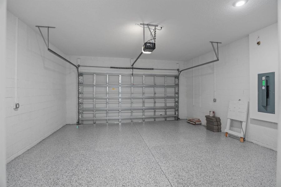 Spacious, unfurnished interior of a new home in , Port St. Lucie (Image 12).