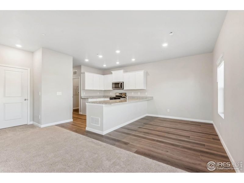 Spacious, unfurnished interior of a new home in Johnstown Village, Johnstown (Image 14).