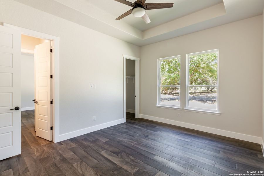 Spacious, unfurnished interior of a new home in , La Vernia (Image 26).