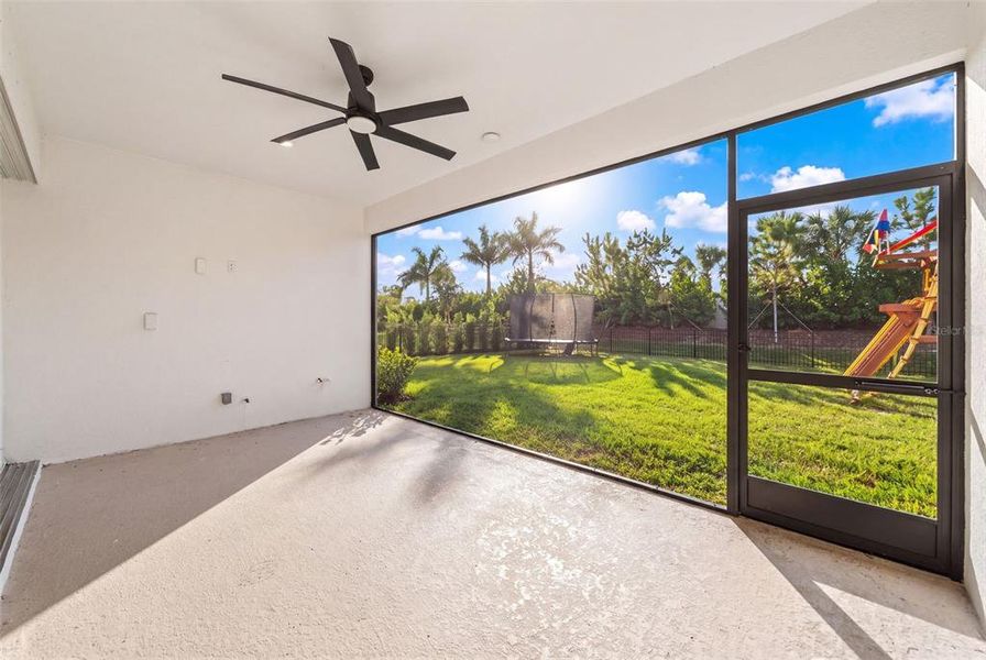 Exterior details and patio area of a home in , Bradenton (Image 3).