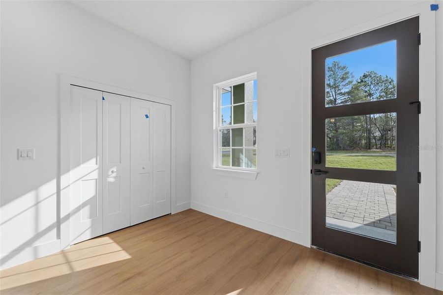 Spacious, unfurnished interior of a new home in , Ocala (Image 13).