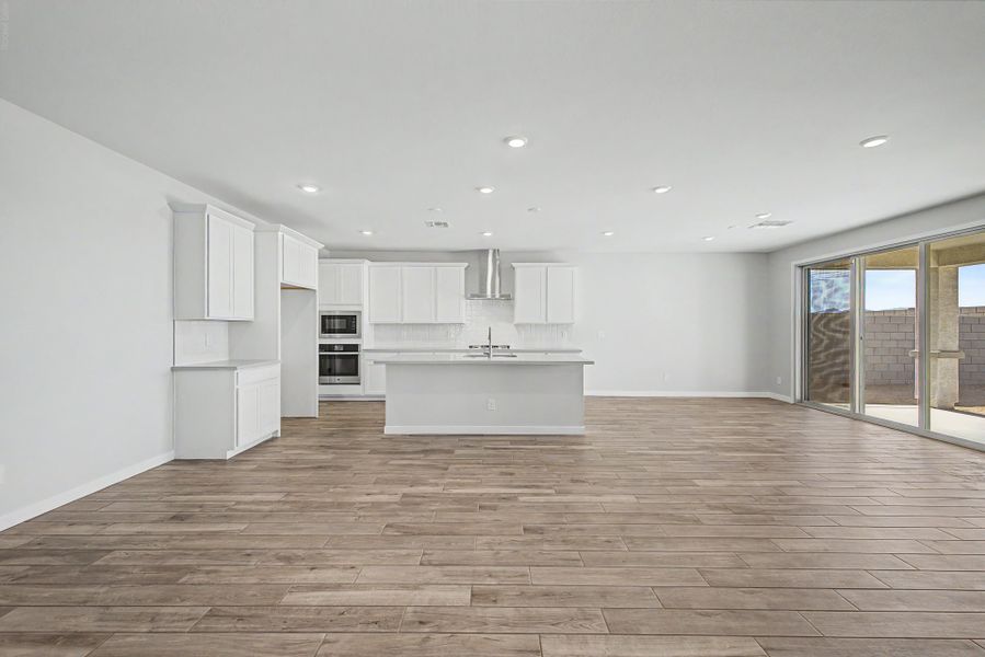 Spacious, unfurnished interior of a new home in Citrus Park, Goodyear (Image 7).