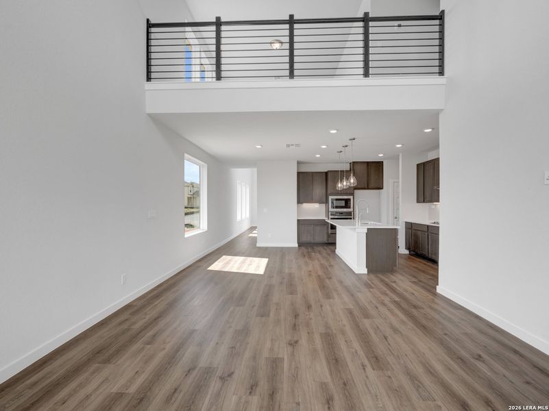 Spacious, unfurnished interior of a new home in Fairway Crossing, San Antonio (Image 9).