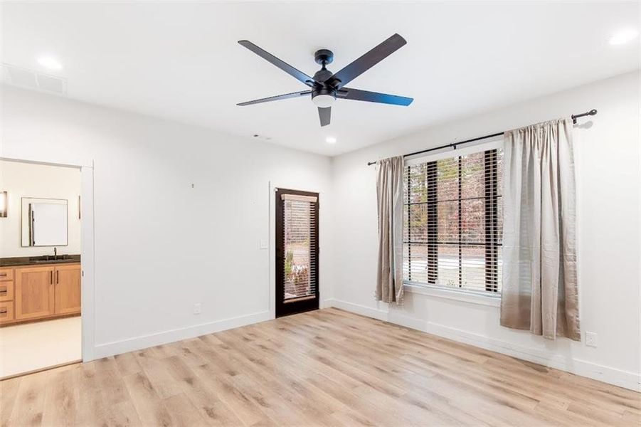 Spacious, unfurnished interior of a new home in , Bremen (Image 34). Spacious, unfurnished interior of a new home in , Bremen (Image 34).