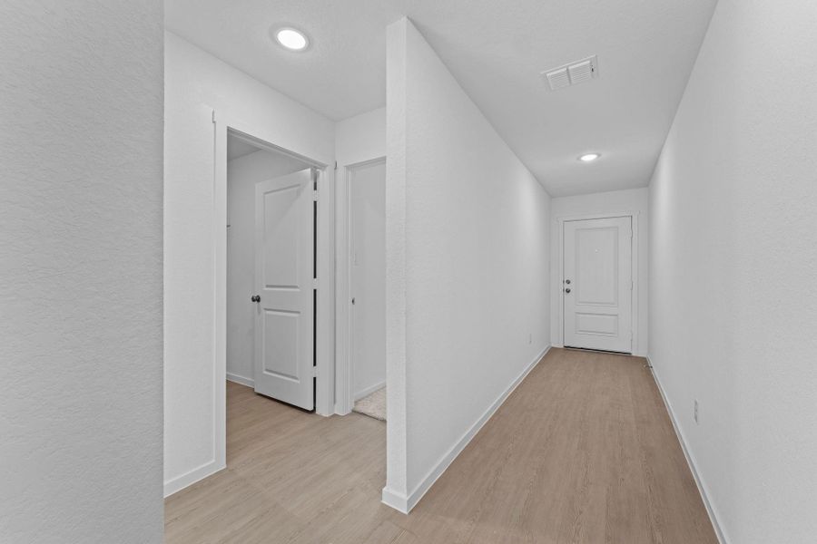 Spacious, unfurnished interior of a new home in Friendship Oaks, Fredericksburg (Image 10).