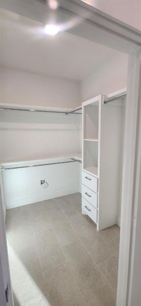 Spacious, unfurnished interior of a new home in , Mesquite (Image 7).