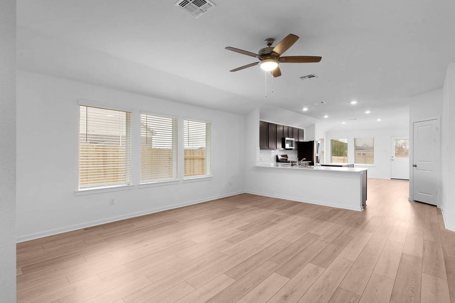 Spacious, unfurnished interior of a new home in Briarwood, Elgin (Image 13).