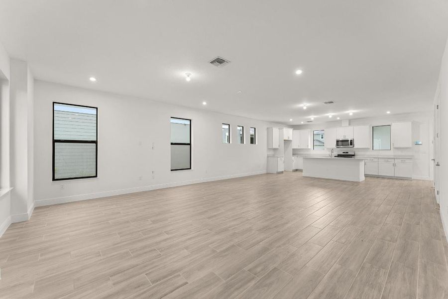 US_SEF_GLORIOSA_LOT 32_dining US_SEF_GLORIOSA_LOT 32_dining