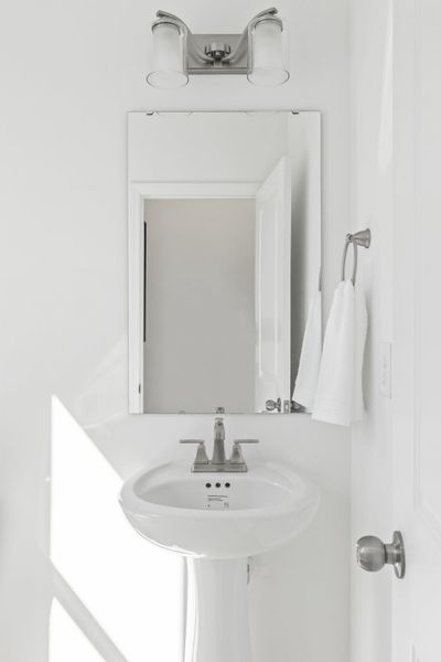 Representative interior finishes for a home built from the Tilley by McKee Homes in Anchors Bend Townes, Wilmington (Image 14).