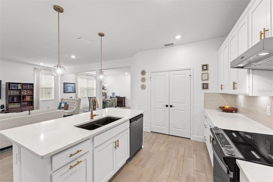 Furnished interior view inside a new home in , Clermont (Image 15).