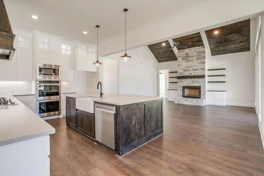 Representative furnished interior of a home built from the The Nathan by Elmwood Custom Homes in Ranch at Stone Hill, Waxahachie (Image 16).