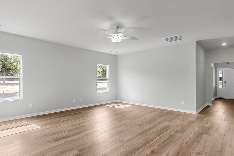 Spacious, unfurnished interior of a new home in Fairway Woods at Wyboo, Manning (Image 27).