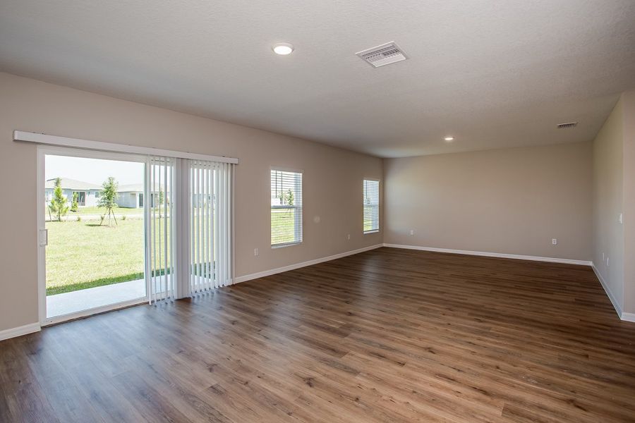 Spacious, unfurnished interior of a new home in Crosswinds, Haines City (Image 13).