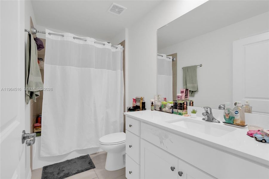 Furnished interior view inside a new home in , Lehigh Acres (Image 7).