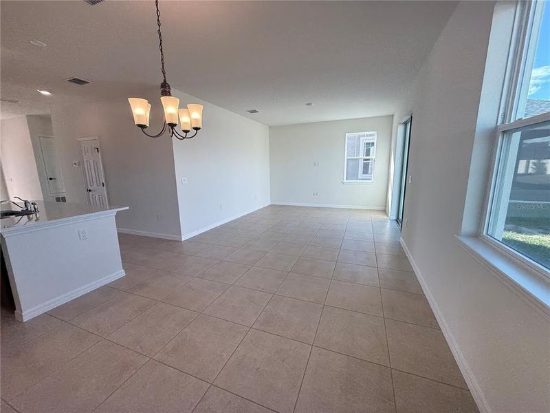 Spacious, unfurnished interior of a new home in Eden Hills, Lake Alfred (Image 5).